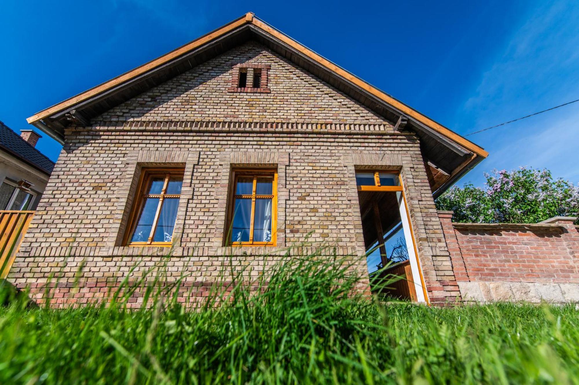 Minifaktura Loft Apartman & Reggelizo Es Etelbar Szokolya المظهر الخارجي الصورة