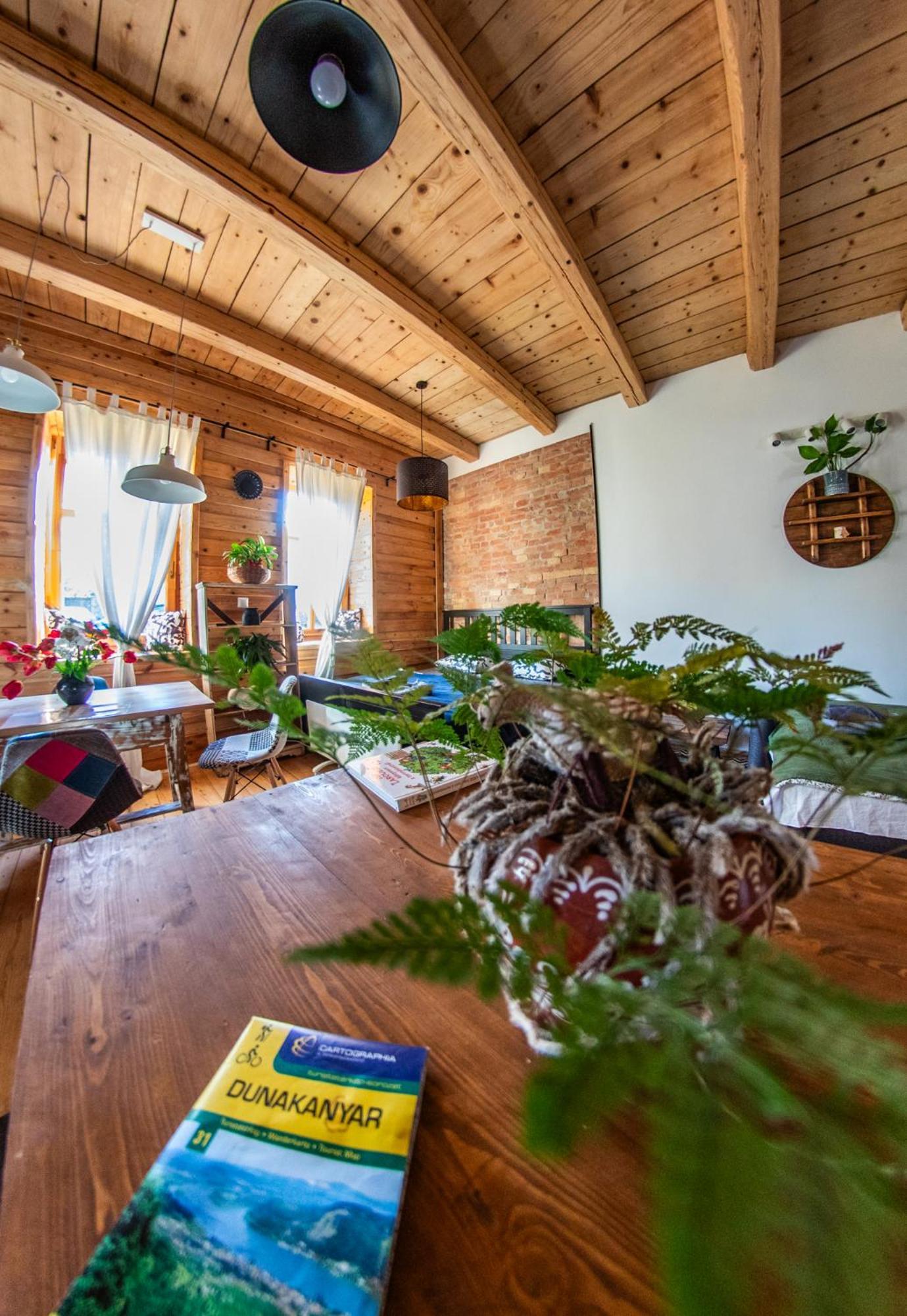 Minifaktura Loft Apartman & Reggelizo Es Etelbar Szokolya المظهر الخارجي الصورة