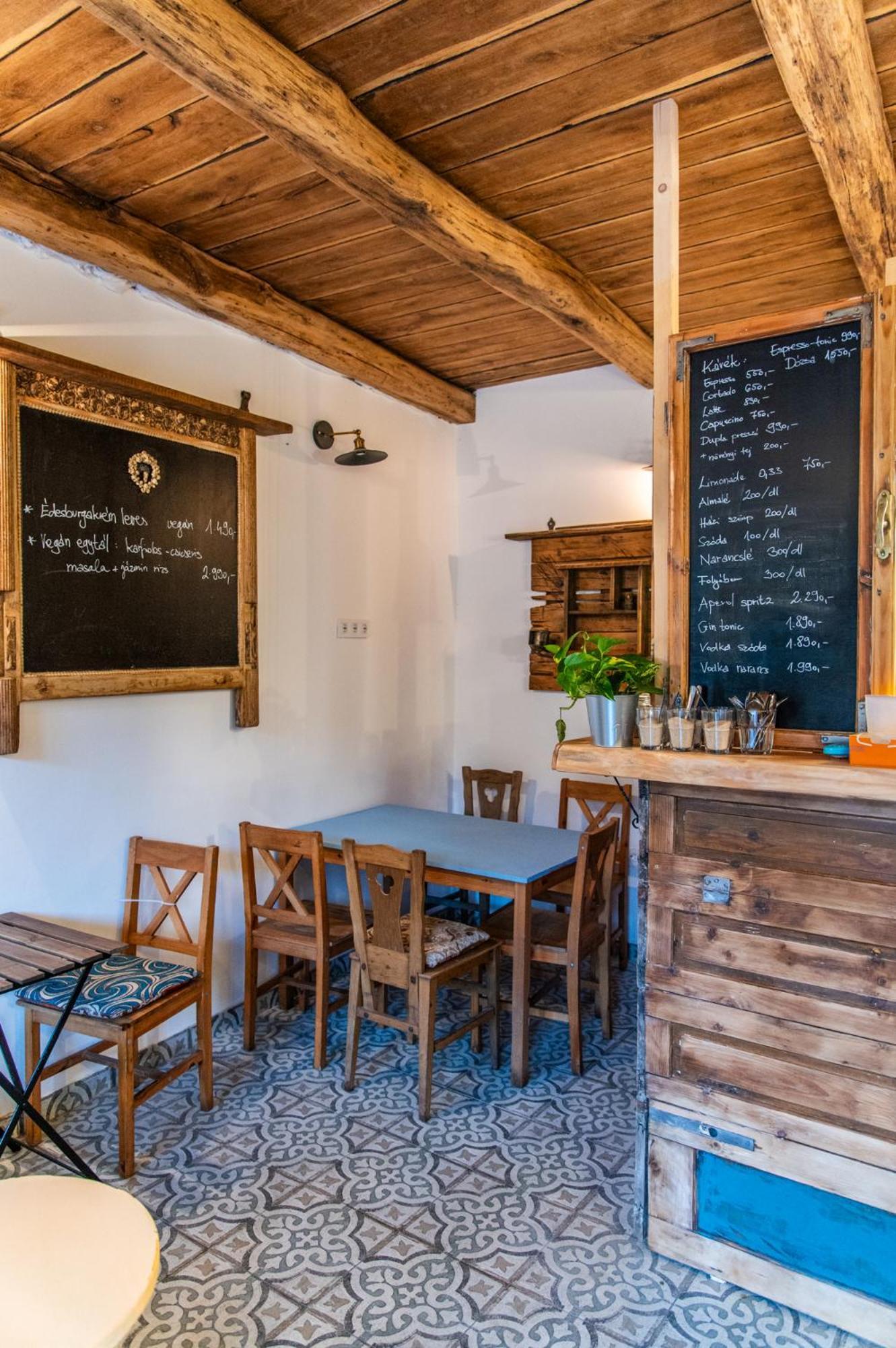 Minifaktura Loft Apartman & Reggelizo Es Etelbar Szokolya المظهر الخارجي الصورة