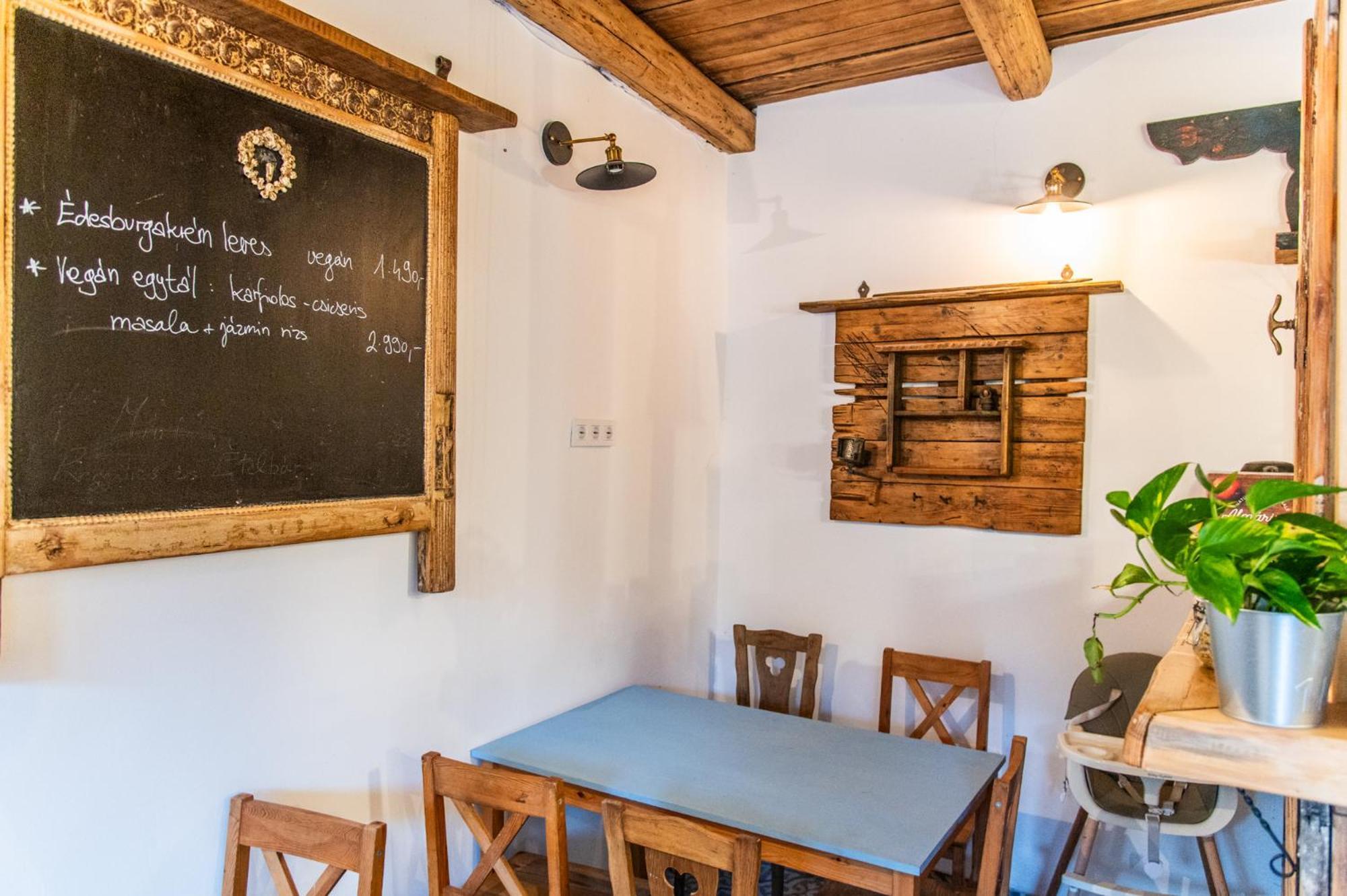 Minifaktura Loft Apartman & Reggelizo Es Etelbar Szokolya المظهر الخارجي الصورة